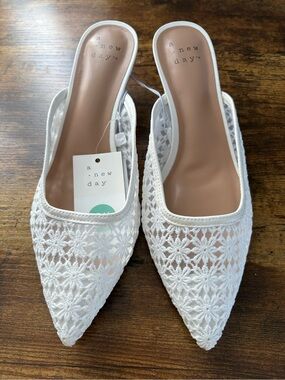 A New Day White Lace Crochet Pointed-Toe Mules Heels Memory Foam Short Heel